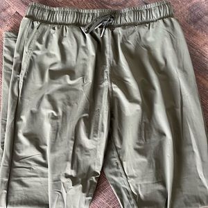 Zyia everywhere pants in olive green